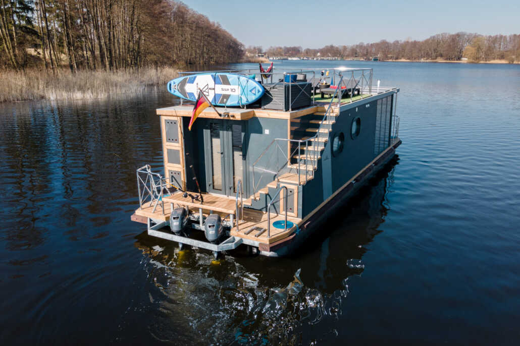 Seahouse Hausboot auf einem See in Mecklenburg-Vorpommern
