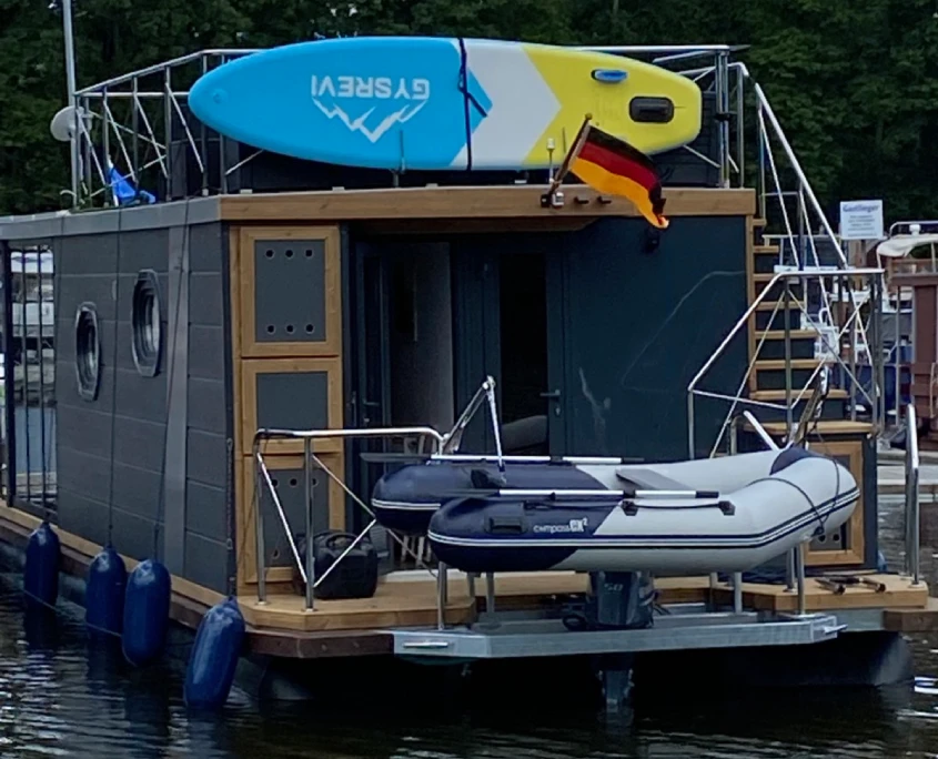 houseboat SUP houseboat SUP