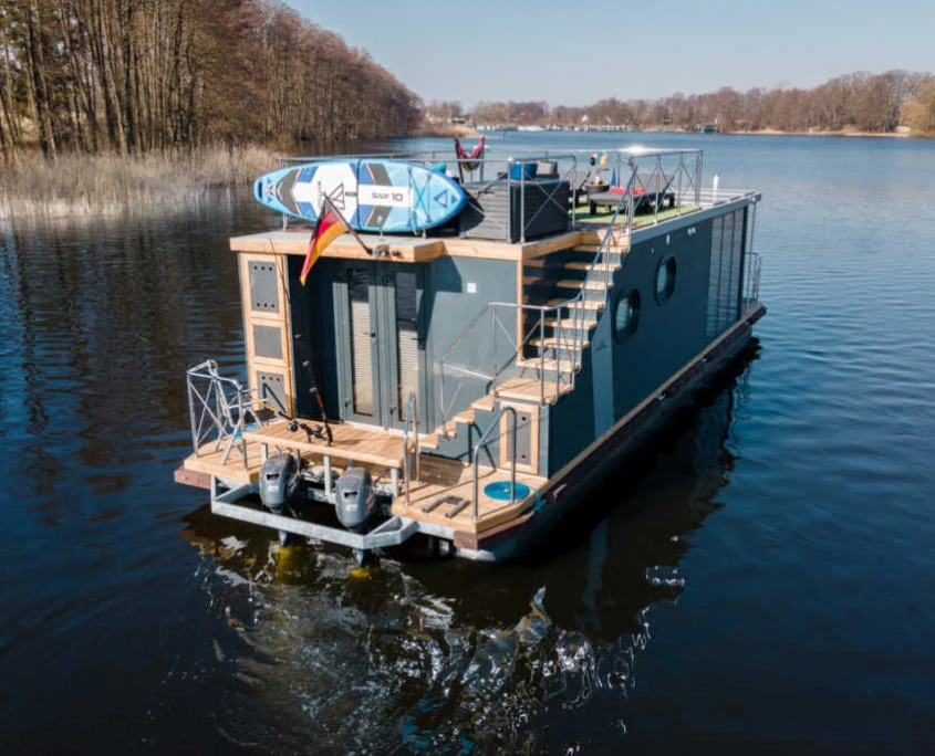 houseboat from Seahouse houseboat from Seahouse